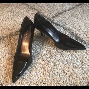 Nine West black patent pumps